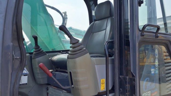 KOBELCO SK135SR-1ES # YY04-10213 มีลายต่อหัวเจาะ มือสองญี่ปุ่น