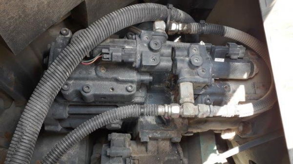 KOBELCO SK135SR-1ES # YY04-10213 มีลายต่อหัวเจาะ มือสองญี่ปุ่น