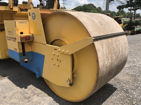 รถบดสามล้อเหล็ก KAWASAKI K12 FROM JAPAN สนใจติดต่อ 063-9316985 ID LINE : 0639316985 ครับ