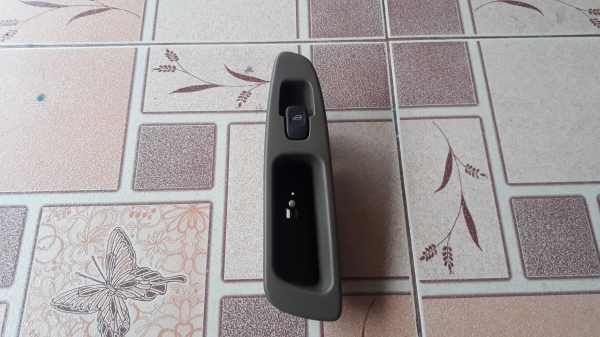 สวิทช์ กดขึ้น ลง กระจก VOLVO S40 ประตูหลังขางขวา สวิทช์ กดขึ้น ลง กระจก VOLVO S40 ประตูหลังขางขวา