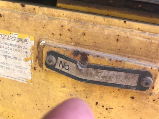 KOBELCO SK135SR-1ES #YY04-10140 พร้อมใบมีด ลายหัวเจาะ นำเข้าจากญี่ปุ่น โทร. 080-6565422 (หนิง)