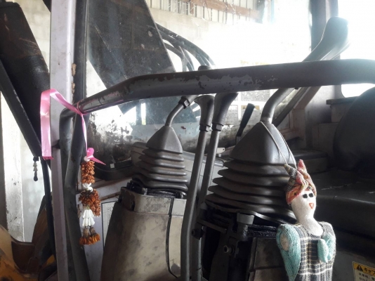 รถแบคโฮ  SUMITOMO รุ่นsh55   มีหัวคีบหมุนรอบตัว  รถใช้งาน