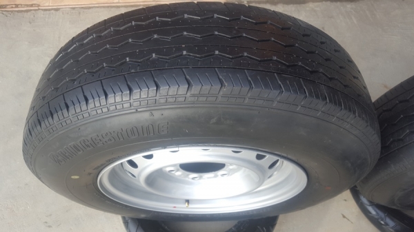 ล้อกะทะขอบ15 6รู139 ยาง195R15 ปี 15 4 ล้อ ล้อกะทะขอบ15 6รู139 ยาง195R15 ปี 15 4 ล้อ