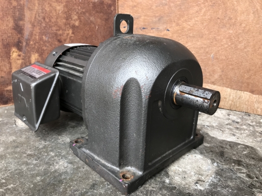 ขายมอเตอร์เกียร์ Mitsubishi 1HP. 380V อัตราทด 1:30 เพลาออกประมาณ 48 รอบต่อนาที สภาพสวยมาก หมุนนิ่ม พร้อมใช้งาน