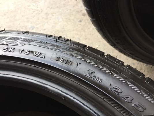 ยาง Achilles 245-40-18 ปี 15 ครบชุด 4 เส้น 3999 สวยๆไม่มีปะไม่บวมไม่กินข้างดอกยางเหลือเยอะเอาไปวิ่งก