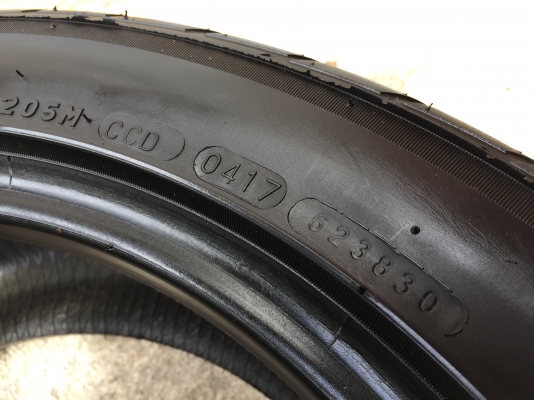 ยาง Maxxis 215-50-17 ปี 17 ครบชุด 4 เส้น 3500 สวยๆไม่มีปะไม่บวมไม่กินข้างดอกยางเหลือเยอะเอาไปวิ่งกัน ยาง Maxxis 215-50-17 ปี 17 ครบชุด 4 เส้น 3500 สวยๆไม่มีปะไม่บวมไม่กินข้างดอกยางเหลือเยอะเอาไปวิ่งกัน