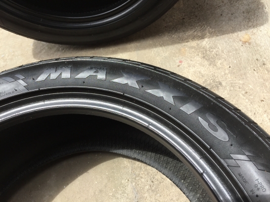 ยาง Maxxis 215-50-17 ปี 17 ครบชุด 4 เส้น 3500 สวยๆไม่มีปะไม่บวมไม่กินข้างดอกยางเหลือเยอะเอาไปวิ่งกัน ยาง Maxxis 215-50-17 ปี 17 ครบชุด 4 เส้น 3500 สวยๆไม่มีปะไม่บวมไม่กินข้างดอกยางเหลือเยอะเอาไปวิ่งกัน