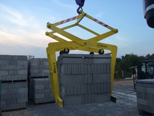 ตัวยกอิฐบล็อก &rdquo;   เหมาะอย่างยิ่งกับร้านขายวัสดุก่อสร้าง ช่วยลดต้นทุนค่าแรงงานในการลงอิฐบล็อก