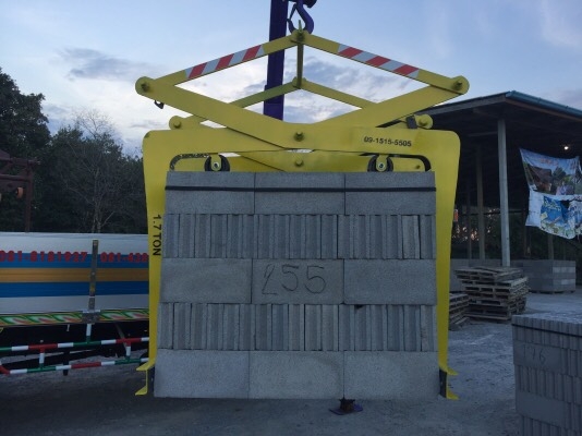 ตัวยกอิฐบล็อก &rdquo;   เหมาะอย่างยิ่งกับร้านขายวัสดุก่อสร้าง ช่วยลดต้นทุนค่าแรงงานในการลงอิฐบล็อก