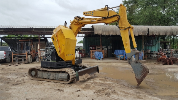 รถขุด Hanix รุ่นSB30 ใบมีดกว้างประมาณ2เมตร รถขนาด5ตันเทียบเท่าPC50UU-1 พร้อมบุ้งกี๋ เครื่องยนต์Mitsubishi K4M  ปั้มเฟือง คอนโทรลลูกหมาก แขนสไลด์ ติดตั้งลายหัวเจาะ มีบุ้งกี๋