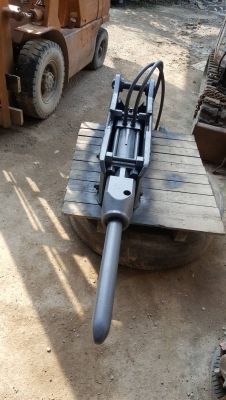 ขายหัวกระแทกคอนกรีต รถขนาด40-50 ของเก่านอก ซอกแขน 16 ซม. เข็มเจาะยาว 37 ซม.  พร้อมใช้งาน