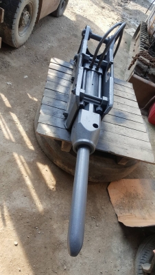 ขายหัวกระแทกคอนกรีต รถขนาด40-50 ของเก่านอก ซอกแขน 16 ซม. เข็มเจาะยาว 37 ซม.  พร้อมใช้งาน