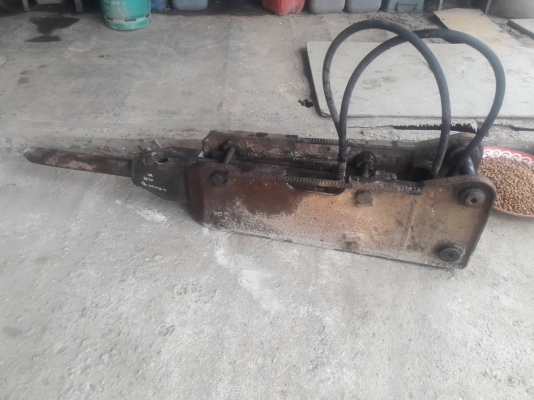 ขายหัวกระแทกคอนกรีต รถขนาด40-50 ของเก่านอก ซอกแขน 16 ซม. เข็มเจาะยาว 37 ซม.  พร้อมใช้งาน