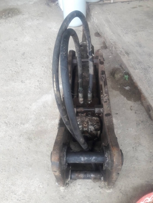 ขายหัวกระแทกคอนกรีต รถขนาด40-50 ของเก่านอก ซอกแขน 16 ซม. เข็มเจาะยาว 37 ซม.  พร้อมใช้งาน
