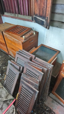 ขายบานซิ้งไม้สักทอง