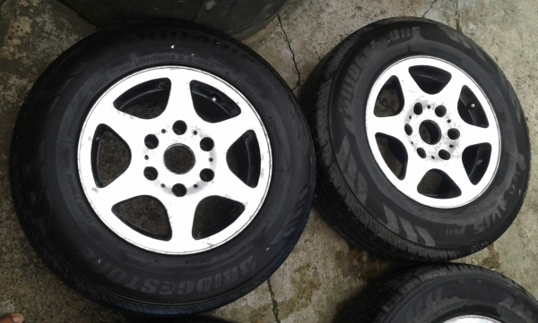 แม็กกระบะ ขอบ15 -6รู139 รัดยาง215-70-15 ปี15