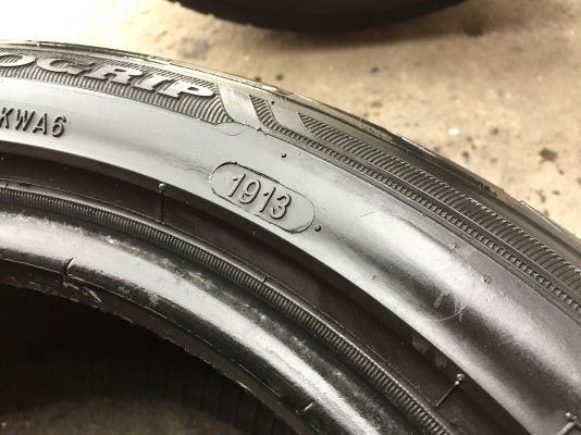 ยางAutogrip 195-50-15 ปี 13 2 เส้น 800 สวยๆไม่บวมดอกยางเหลือเยอะเอาไปวิ่งกันใด้อีกยาวค่ะ ยางAutogrip 195-50-15 ปี 13 2 เส้น 800 สวยๆไม่บวมดอกยางเหลือเยอะเอาไปวิ่งกันใด้อีกยาวค่ะ