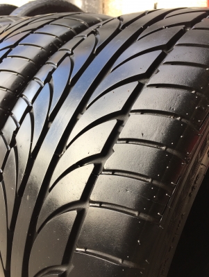 ยาง Achilles 245-40-18 ปี 15 2 เส้น 2500 สวยๆไม่มีปะไม่บวมไม่กินข้างดอกยางเหลือเยอะเอาไปวิ่งกันใด้อี