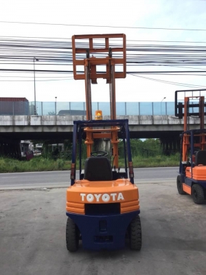 ขาย โฟรคลิฟท์  โตโยต้า รุ่น 5 เครื่องดีเซล 2.5 ตัน