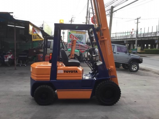 ขาย โฟรคลิฟท์  โตโยต้า รุ่น 5 เครื่องดีเซล 2.5 ตัน