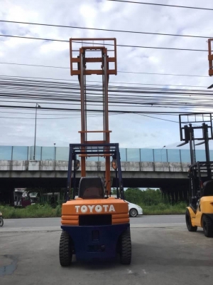 อาร์ ซี เอช โฟรคลิฟท์ ขาย โตโยต้า รุ่น 5 ดีเซล 2.5 ตัน