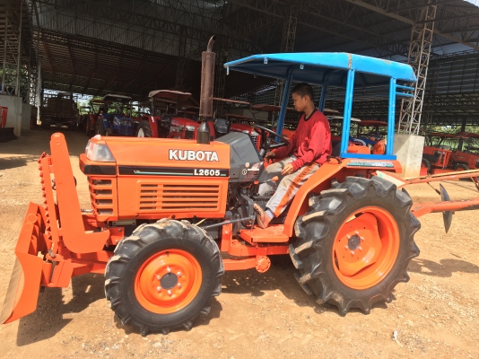 รถไถมือสอง ขายรถไถคูโบต้าL2605แรงราคา165000บาท มีไบมีดดันดินหน้าและผาน4ไบ20หลัง สนใจ โทร 081-365-5997 อำพร พาเจริญ ส่งฟรี100ก ม แรกครับ(มีค้าแนะนำ3000ถ้ามาจากเฟสใครแจ้งทางร้านด้ายนะครับ) ต. วังบัว อ. คลองขลุงจ.กำแพงเพชร ดูสินค้าเพิ่มเติมได้ที่  (http://bu