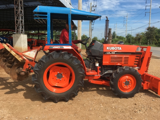 รถไถมือสอง ขายรถไถคูโบต้าL2605แรงราคา165000บาท มีไบมีดดันดินหน้าและผาน4ไบ20หลัง สนใจ โทร 081-365-5997 อำพร พาเจริญ ส่งฟรี100ก ม แรกครับ(มีค้าแนะนำ3000ถ้ามาจากเฟสใครแจ้งทางร้านด้ายนะครับ) ต. วังบัว อ. คลองขลุงจ.กำแพงเพชร ดูสินค้าเพิ่มเติมได้ที่  (http://bu