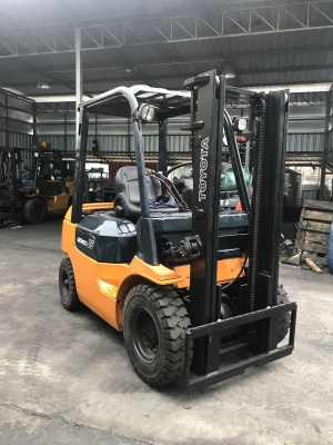 ทางบริษัทยินดีนำเสนอขายรถฟอร์คลิฟท์ยี่ห้อ TOYOTAรุ่น7FD25-21112 ทางบริษัทยินดีนำเสนอขายรถฟอร์คลิฟท์ยี่ห้อ TOYOTAรุ่น7FD25-21112