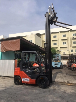 ขายและให้เช่ารถยกราคาเริ่มต้น 2500 บาทต่อวัน ขายและให้เช่ารถยกราคาเริ่มต้น 2500 บาทต่อวัน