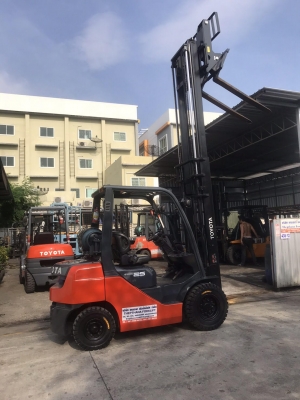 ขายและให้เช่ารถยกราคาเริ่มต้น 2500 บาทต่อวัน ขายและให้เช่ารถยกราคาเริ่มต้น 2500 บาทต่อวัน