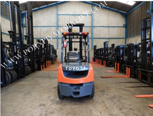 จำหน่ายรถ Forklift TOYOTA 02-8FD30 ใหม่ป้ายแดง จำหน่ายรถ Forklift TOYOTA 02-8FD30 ใหม่ป้ายแดง