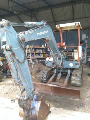 รถแบคโฮ MITSUBISHI ME30 รถเก่านอกนำเข้า ยังไม่เคยใช้งานในไทย เครื่องดี ปั๊มดี มีไลน์หัวกระแทก แท็กหนา รถสภาพดี พร้อมใช้งาน มีเอกสารใบอินวอยซ์