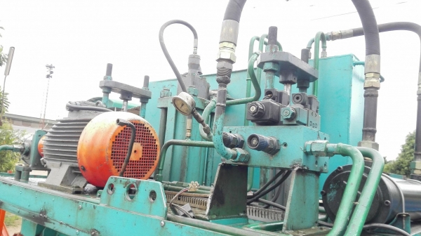 ปั้ม 4 เสา 100 ตัน พร้อมอุปกรณ์ ปั้ม 4 เสา 100 ตัน พร้อมอุปกรณ์