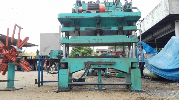 ปั้ม 4 เสา 100 ตัน พร้อมอุปกรณ์