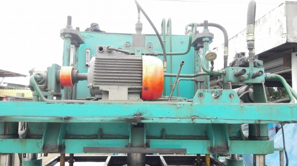 ปั้ม 4 เสา 100 ตัน พร้อมอุปกรณ์ ปั้ม 4 เสา 100 ตัน พร้อมอุปกรณ์