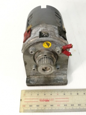 600 บ.โทร 083-2000058 LINE ID: line832923 มอเตอร์ดีซีกำลังสูง ยี่ห้อ yaskawa ใช้ไฟ12V และได้ถึง48V