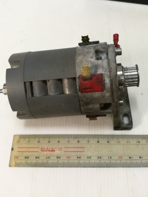 600 บ.โทร 083-2000058 LINE ID: line832923 มอเตอร์ดีซีกำลังสูง ยี่ห้อ yaskawa ใช้ไฟ12V และได้ถึง48V