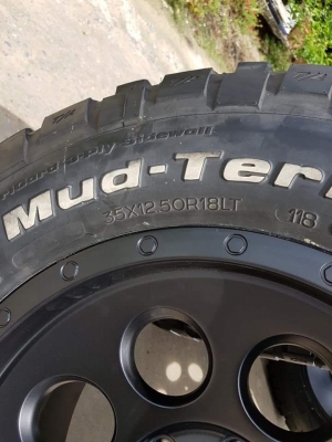 ขายยาง BF KM2 35" ขอบ 18 พร้อมล้อ