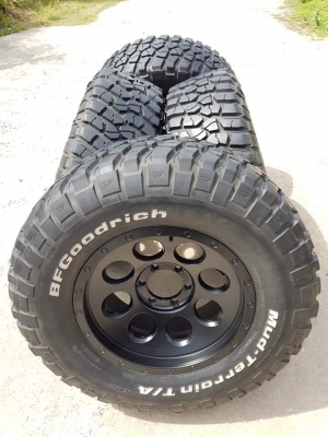 ขายยาง BF KM2 35" ขอบ 18 พร้อมล้อ