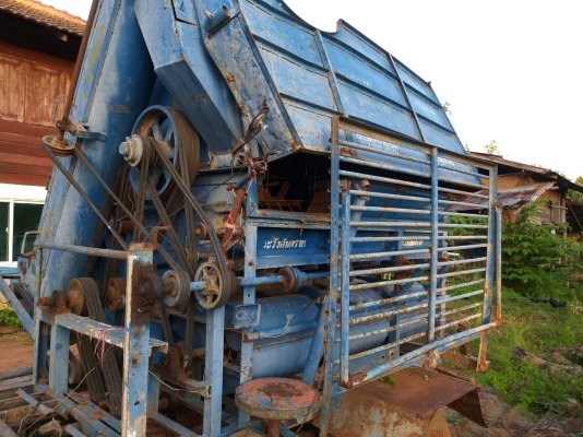 ขายรถนวดข้าว  6 ล้อ ตู้นวด  6 ฟุต เครื่อง isuzu 6bb1