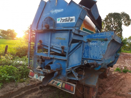 ขายรถนวดข้าว  6 ล้อ ตู้นวด  6 ฟุต เครื่อง isuzu 6bb1