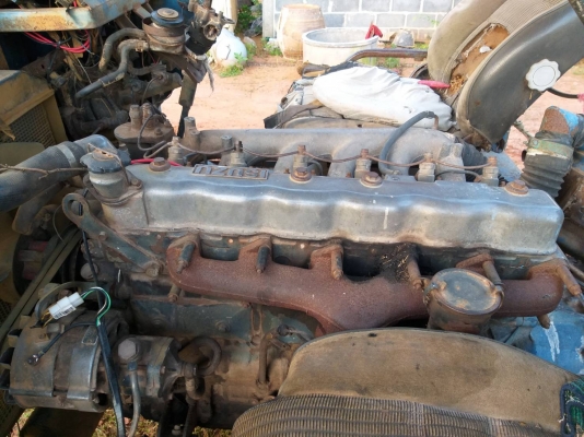 ขายรถนวดข้าว  6 ล้อ ตู้นวด  6 ฟุต เครื่อง isuzu 6bb1