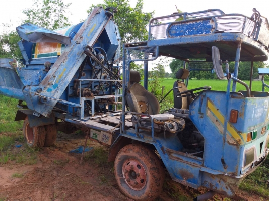 ขายรถนวดข้าว  6 ล้อ ตู้นวด  6 ฟุต เครื่อง isuzu 6bb1