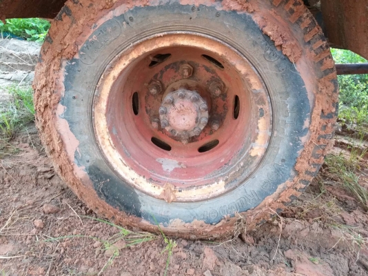 ขายรถนวดข้าว  6 ล้อ ตู้นวด  6 ฟุต เครื่อง isuzu 6bb1