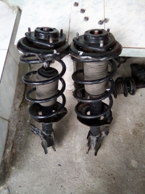 โช๊ครถนิสสัน nv บี13บี14r11หน้าหลัง (ขายแล้ว)