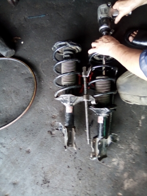 โช๊ครถนิสสัน nv บี13บี14r11หน้าหลัง (ขายแล้ว)