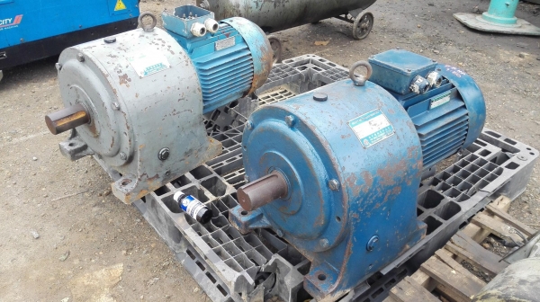 มอเตอร์เกียร์ YOW SHENG TAIWAN ขนาด 7.5 HP ทด 1:50 (30rpm) 380V เข้าใหม่ 2 ตัว สภาพสวยวิ่งนิ่มพร้อมใ