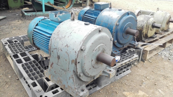 มอเตอร์เกียร์ YOW SHENG TAIWAN ขนาด 7.5 HP ทด 1:50 (30rpm) 380V เข้าใหม่ 2 ตัว สภาพสวยวิ่งนิ่มพร้อมใ มอเตอร์เกียร์ YOW SHENG TAIWAN ขนาด 7.5 HP ทด 1:50 (30rpm) 380V เข้าใหม่ 2 ตัว สภาพสวยวิ่งนิ่มพร้อมใ