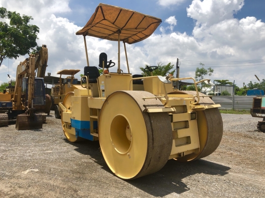 รถบดสามล้อเหล็ก KAWASAKI K12 FROM JAPAN สนใจติดต่อ 063-9316985 ID LINE : 0639316985 ครับ