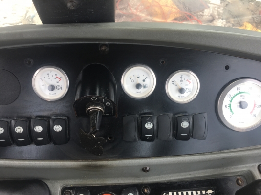 ขายด่วน ตักหน้าขุดหลัง CAT424D สวยพร้อมใช้ ด่วนลดเหลือ 490,000บาท